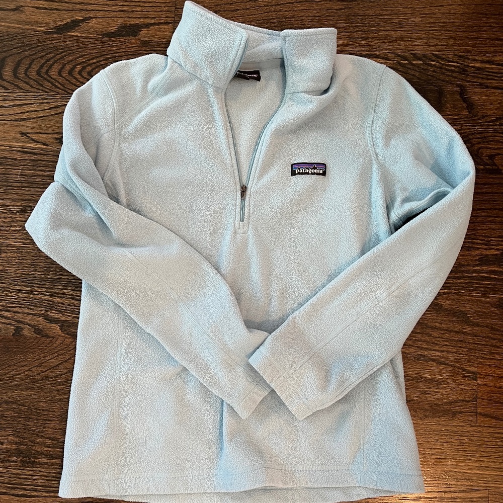 Patagonia women's quarter zip. Lightweight fleece.